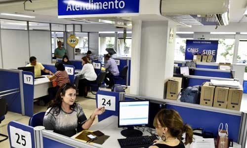 INSS lança edital de concurso com 950 vagas e salários de até R$ 7,4 mil