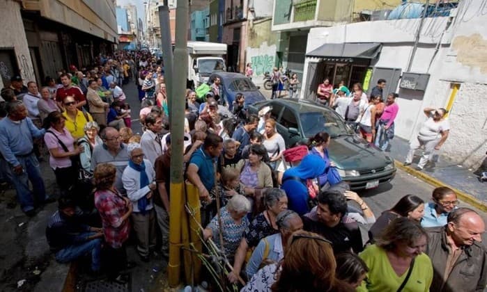 Leite vira artigo de luxo na Venezuela