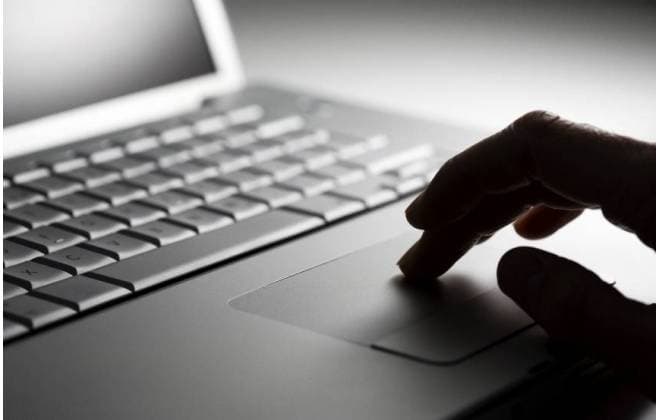 Usuários compartilham segredos online mesmo sabendo dos riscos, diz pesquisa