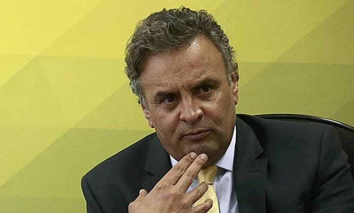 Aécio defende que Temer assuma com medidas de impacto na área econômica