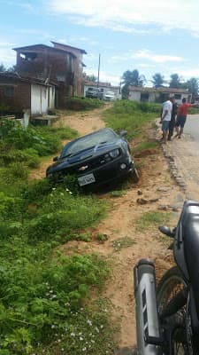 FOTOS: Camaro apareceu abandonado na Zona Norte de Natal nesse domingo