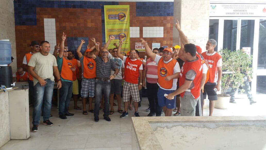 FOTO: Manifestação servidores da Sesap na manhã desta segunda