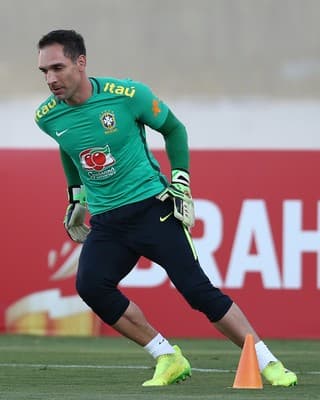 Prass se recupera, mas Uilson será o goleiro titular do Brasil contra o Japão