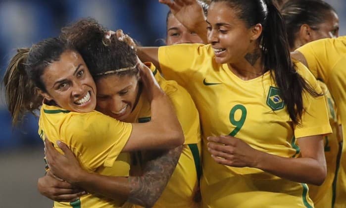 GOLEADA: Um passeio leva seleção feminina de futebol às quartas