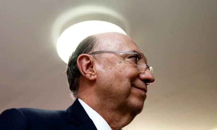 FATO: Redução da gasolina favorece o combate à inflação, diz ministro da Fazenda, Henrique Meirelles
