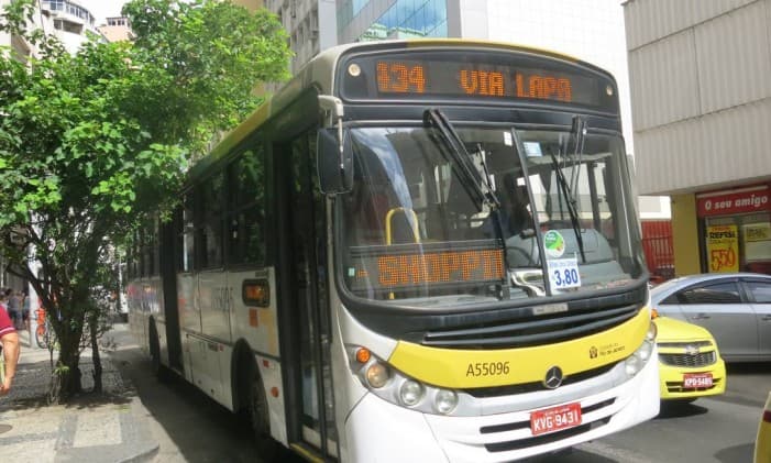 Ação da Petrobras já vale menos do que passagem de ônibus no Rio (ida e volta!)