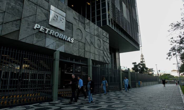Quase 12 mil aderem a programa de demissão voluntária da Petrobras