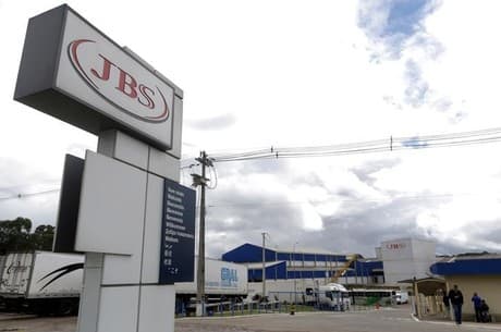 J&F procura bancos para vender Alpargatas, Eldorado e Vigor