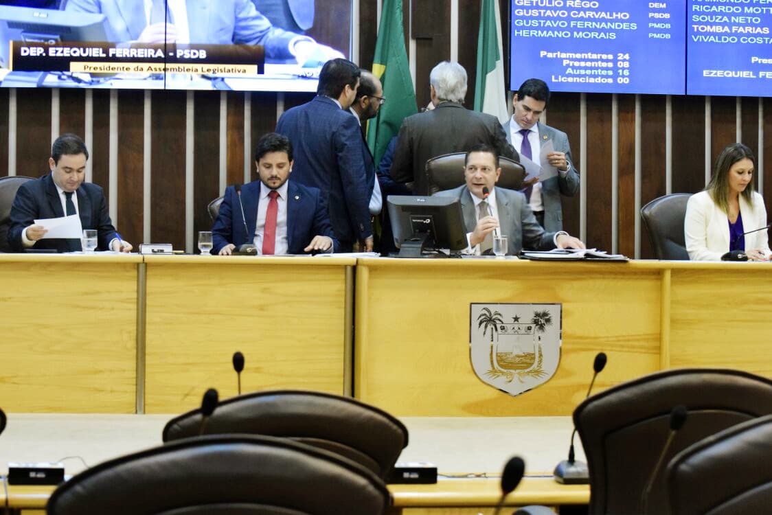 Deputados aprovam projeto do Governo que reajusta cargos comissionados