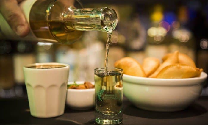 Lei obriga bares e restaurantes do RJ a vender cachaça de produção interna, e já causa polêmica