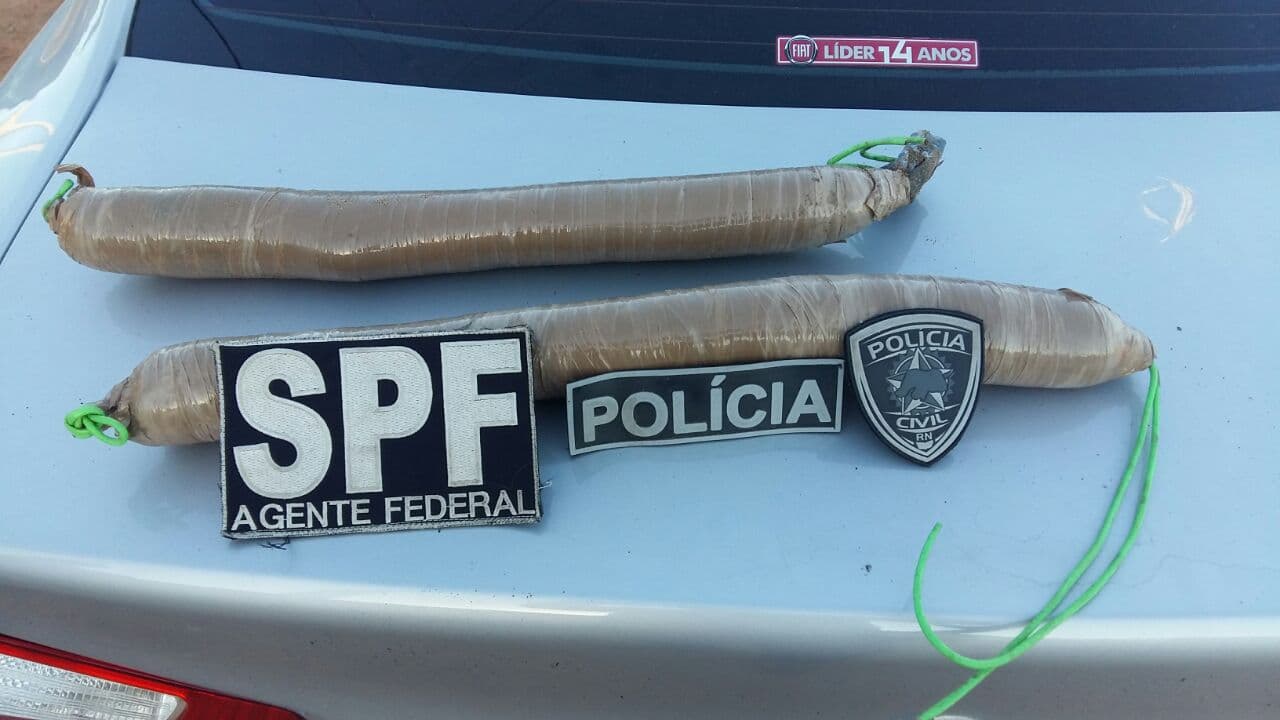 FOTO: Polícia prende mulher com explosivos em Pium