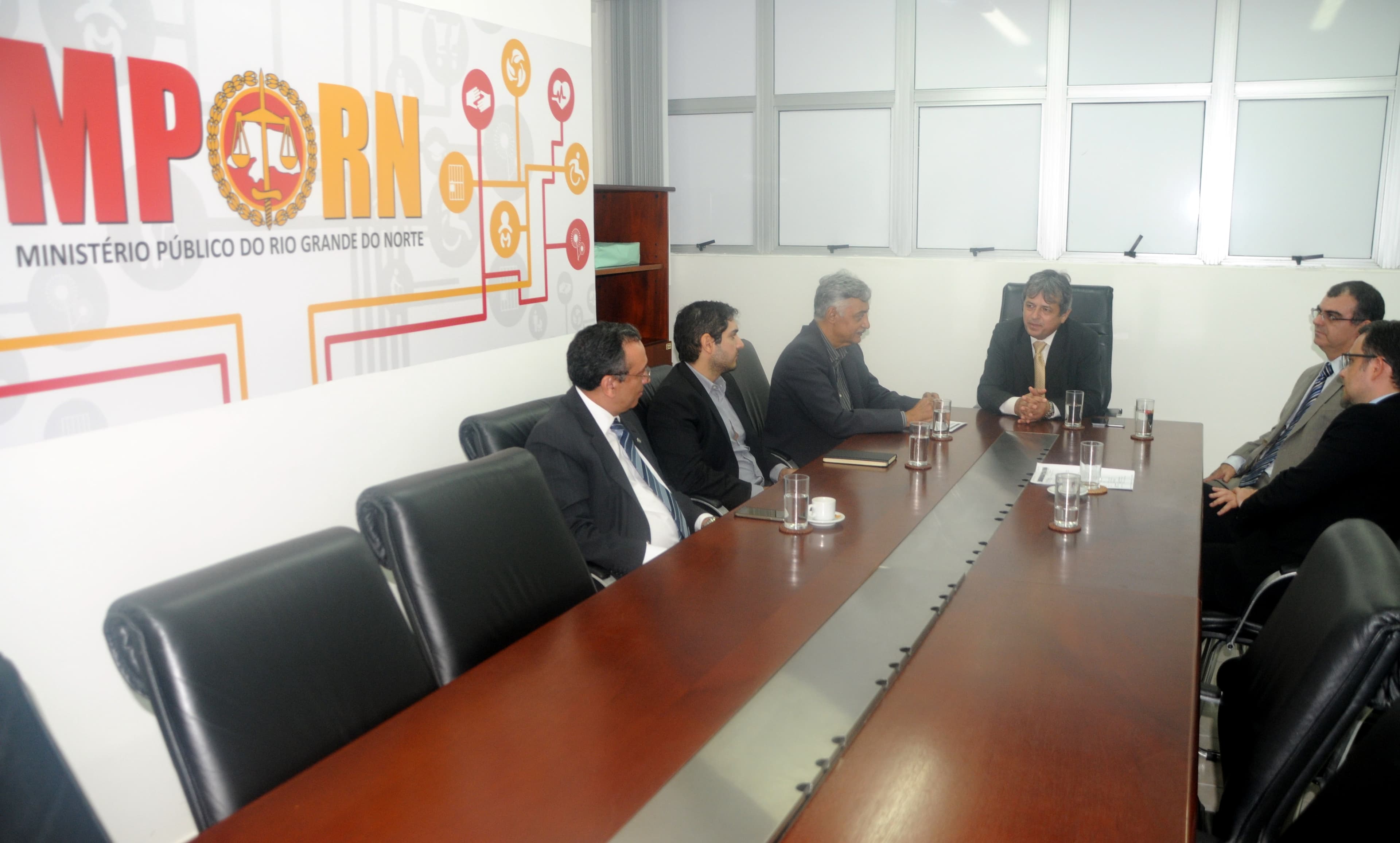 Comissão do Marcco visita PGJ para saber sobre a Dama de Espadas
