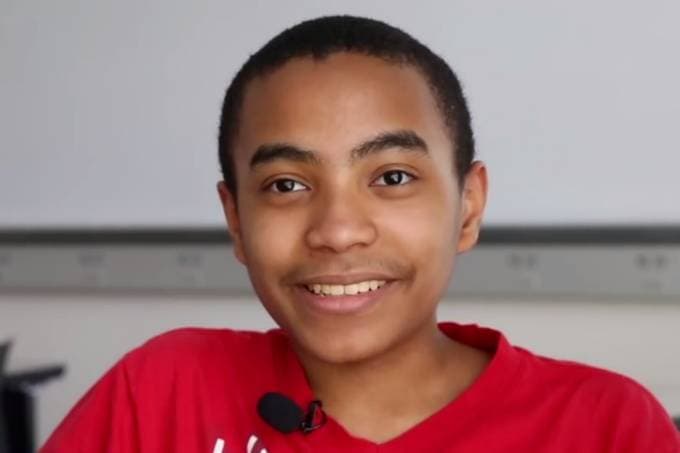 FENÔMENOS: Ele tem 14 anos e já fez faculdade; irmão de 11 segue seus passos