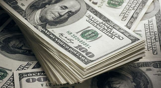 JBS compra dólares e lucra com escândalo