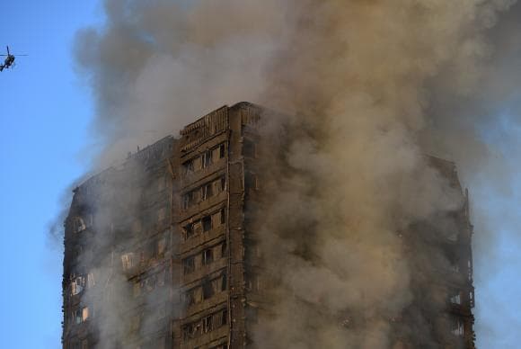 TRAGÉDIA: Sobe para 12 número de mortos em incêndio em prédio residencial em Londres