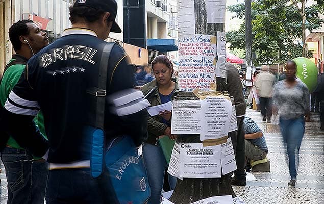 Regras mais duras reduzem seguro-desemprego na crise
