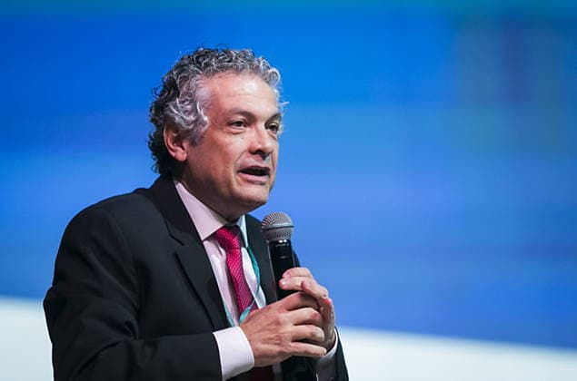 Escola no Brasil reproduz loucamente a desigualdade, declara pesquisador