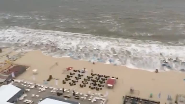 VÍDEO: Tsunami meteorológico ‘engole' praia na Holanda