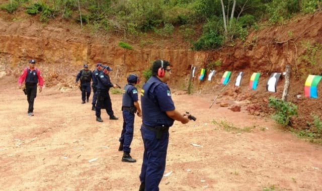 FOTO: Curso aperfeiçoa guardas municipais de Natal no manuseio e uso de pistola 380