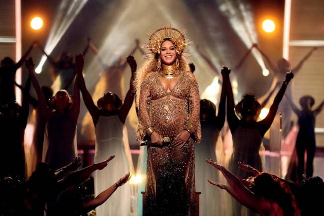 Beyoncé dá à luz a gêmeos