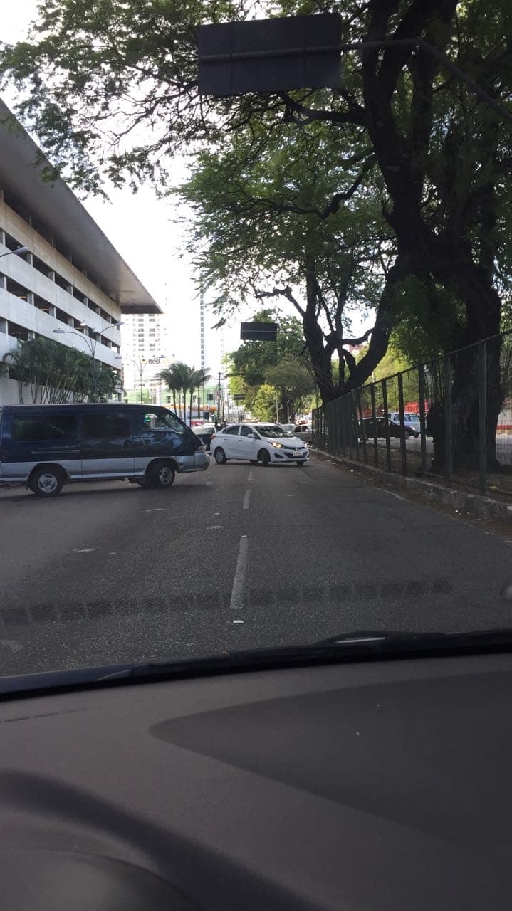 FOTOS: Esposas de presidiários fazem protesto na Av. Salgado Filho