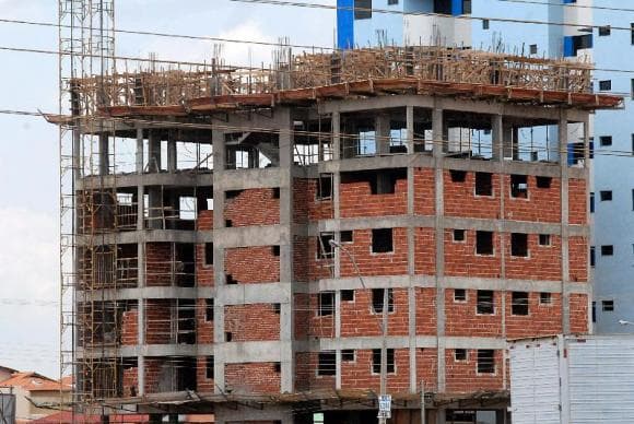 Empreendimentos da construção civil têm queda de 16,5% entre 2014 e 2015; RN demitiu 6,4 mil no período