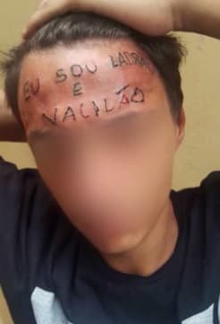 ‘Meu filho não é bicho', diz mãe de adolescente tatuado na testa, que sugere tratamento contra dependência química e alcoolismo