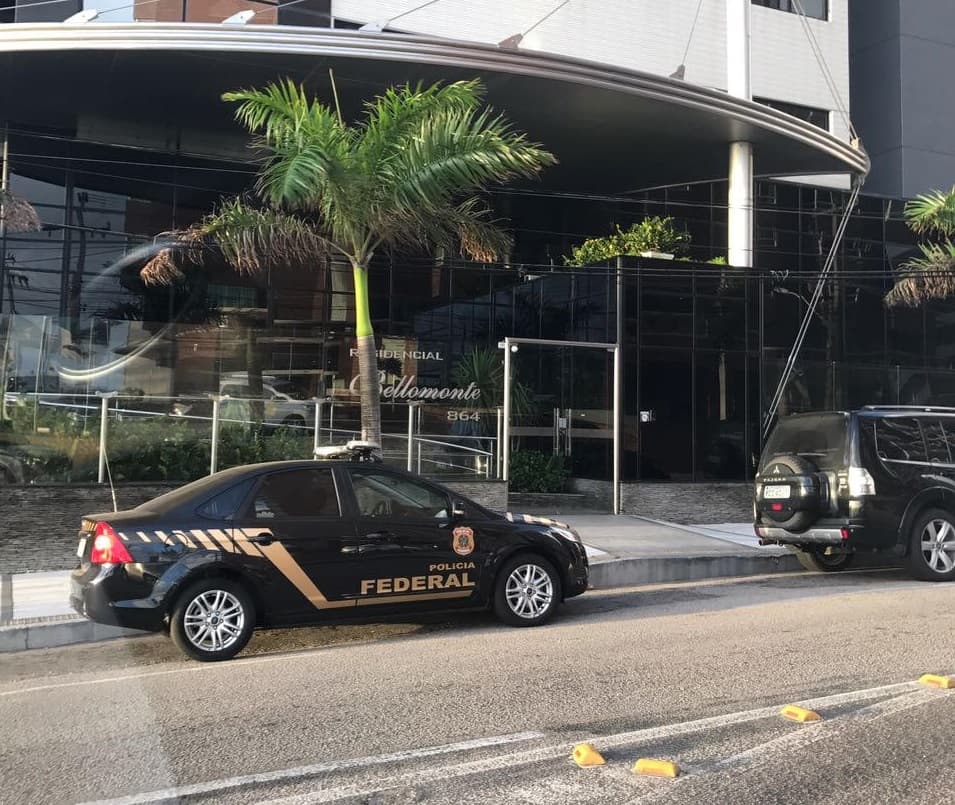 FOTO: Polícia Federal amanhece em prédio de luxo de Natal