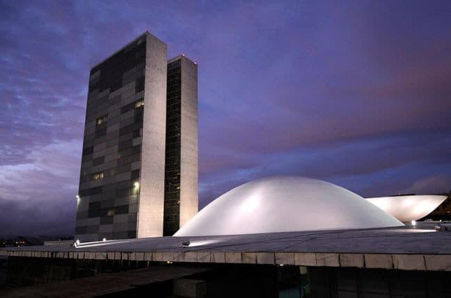 Cerca de 20 mil brasileiros assinam petição pedindo Monarquia Parlamentarista