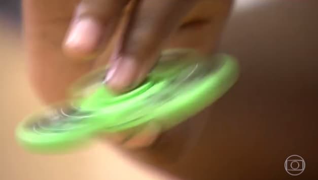 VÍDEO: Spinner, febre nas escolas, desperta atenção de educadores e especialistas