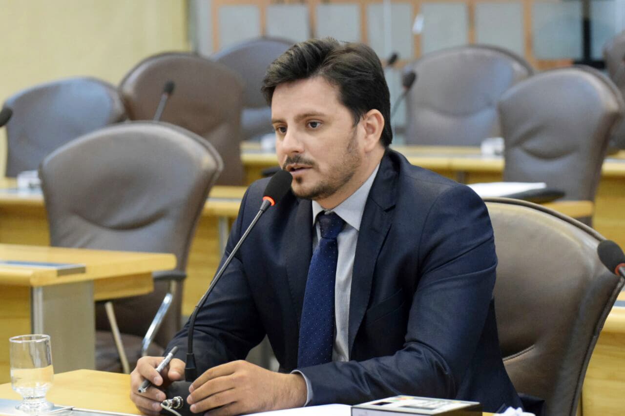Deputado estadual Carlos Augusto(PSD) propõe isenção de ICMS para mototaxistas e motoboys