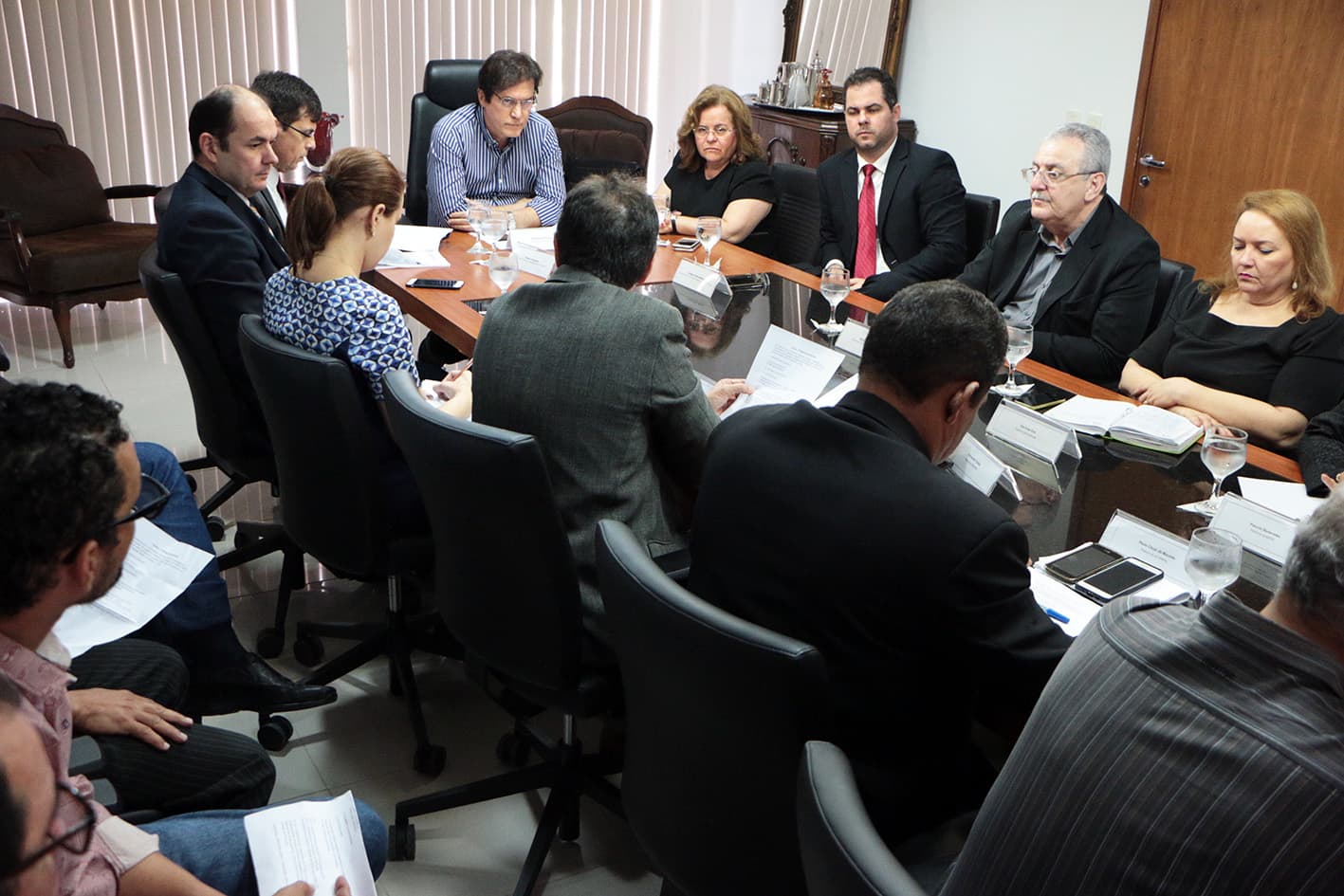 Governador explica medidas para atualizar pagamento dos servidores