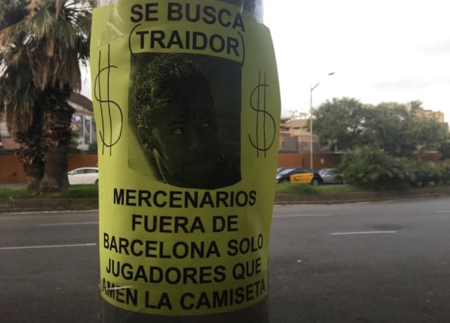 Cartaz expõe indignação da torcida do Barça com Neymar: "Traidor, mercenário"