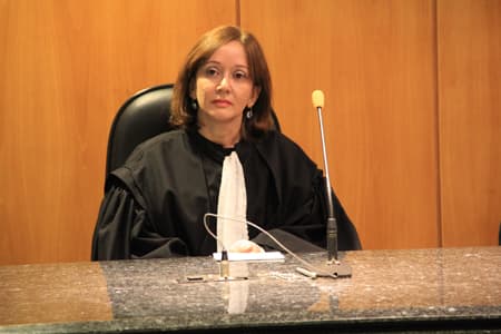TRT-RN condena supermercado em Natal que obrigou empregada a dançar e gritar