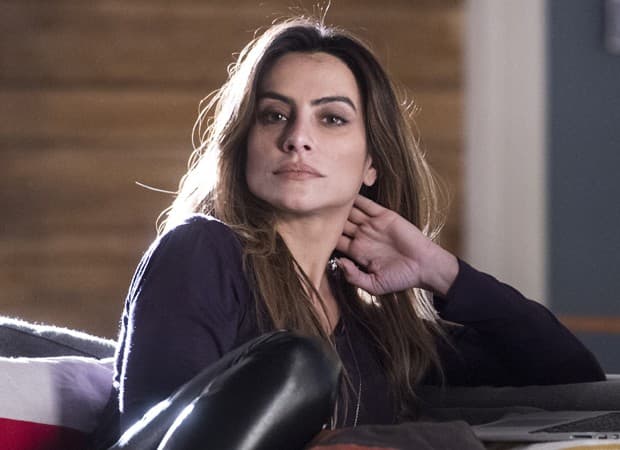 Atriz global Cleo Pires fala em hipocrisia, e rebate críticas sobre sexo a 3: "Não fui a primeira, nem a única a transar com dois caras"