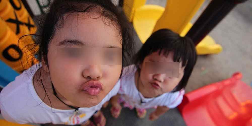 Psicólogos alertam que pais desencorajem os filhos pequenos a tirarem selfies – os riscos são preocupantes