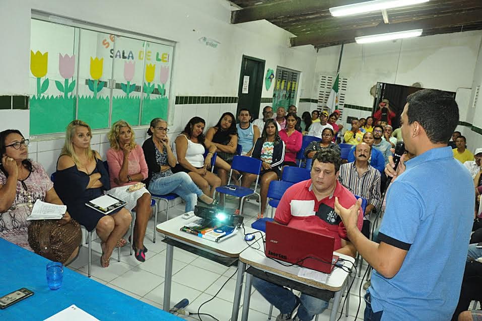 Prefeitura de Extremoz reúne agentes de turismo e lança projeto Nossas Praias