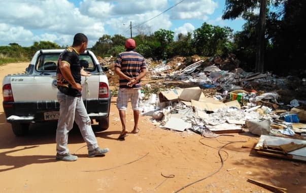FOTO: Homem é detido pela Guarda Municipal despejando resíduos de construção civil em Zona de Proteção Ambiental em Natal