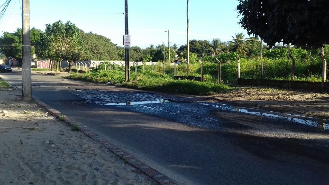 Leitora reclama de cratera em importante avenida de Parnamirim; Veja FOTOS