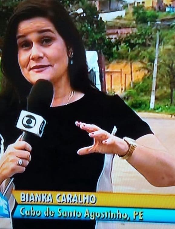Ao vivo, telejornal da Globo erra e sobrenome de repórter vira palavrão
