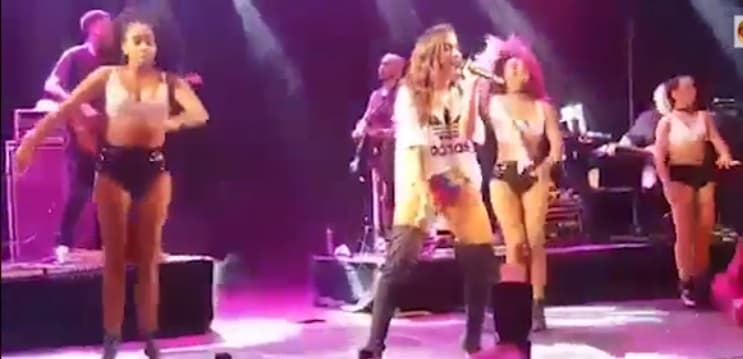 Playback? Anitta para de cantar em "Paradinha" e música continua rolando