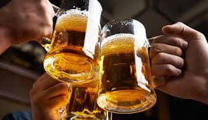 Consumir bebidas alcoólicas pode te ajudar a viver mais