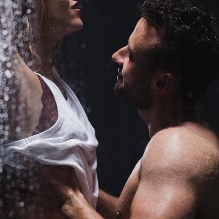 Cuspe? Hidratante? Óleo? Nem tudo que escorrega é lubrificante sexual