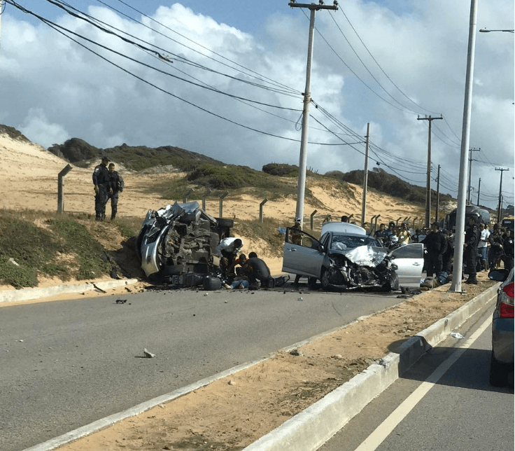 FOTO: Perseguição acaba em grave acidente e interrompe o tráfego na Via Costeira sentido Areia Preta/Ponta Negra