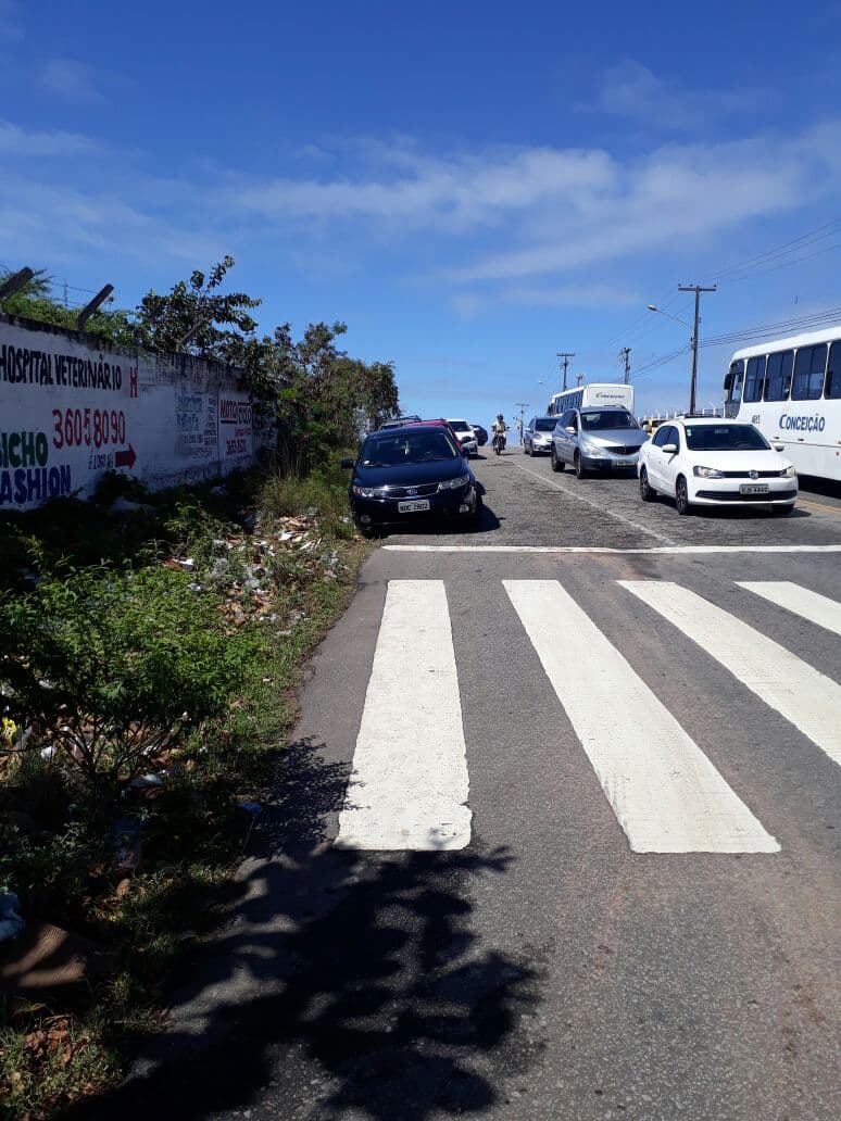 FOTOS: Leitora do Blog denuncia acúmulo de lixo na lateral da rodoviária em Natal