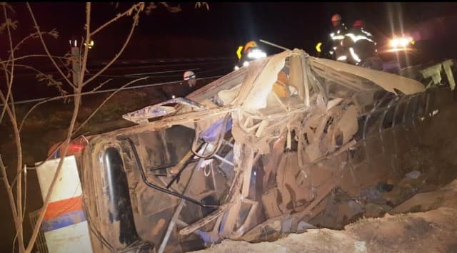 Acidente grave com ônibus deixa mortos e feridos na BR-146