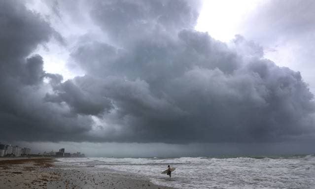 Irma muda direção e deve atingir Tampa e Orlando
