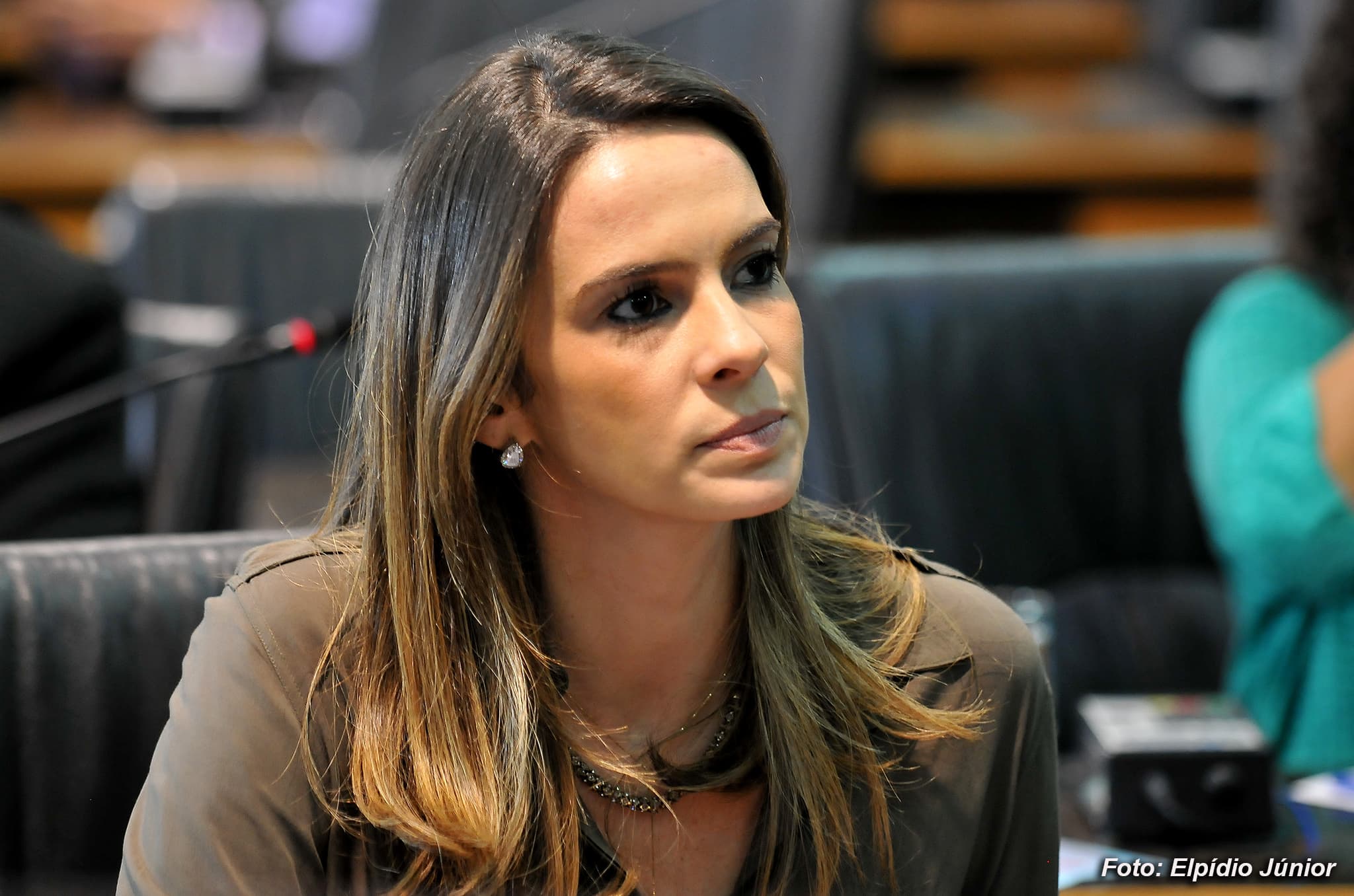 Vereadora Júlia Arruda emite nota de esclarecimento