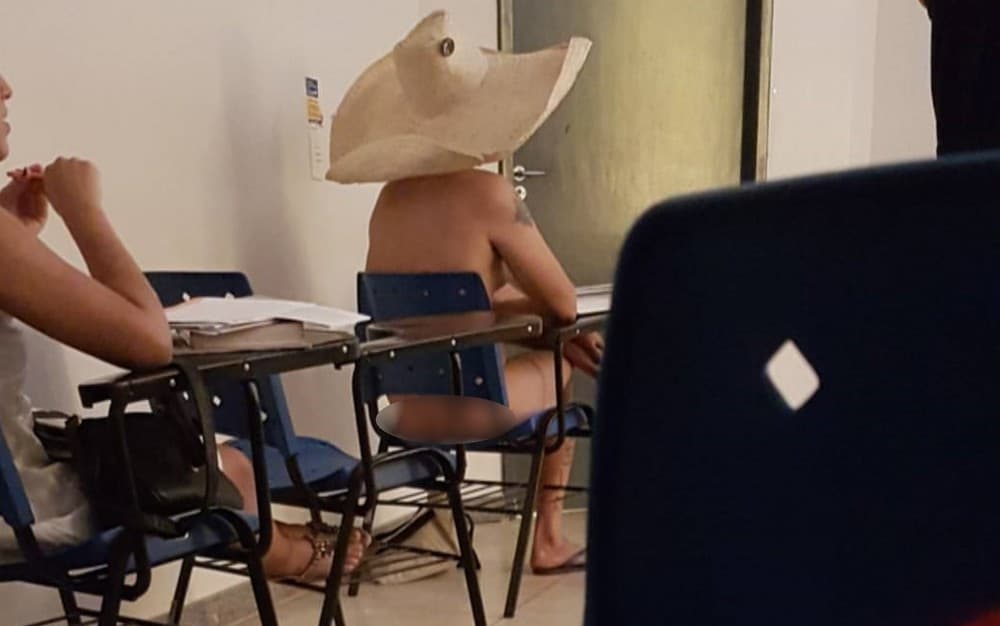 FOTO: Estudante assiste à aula pelado na UFG; professor trata caso como ‘brincadeira'