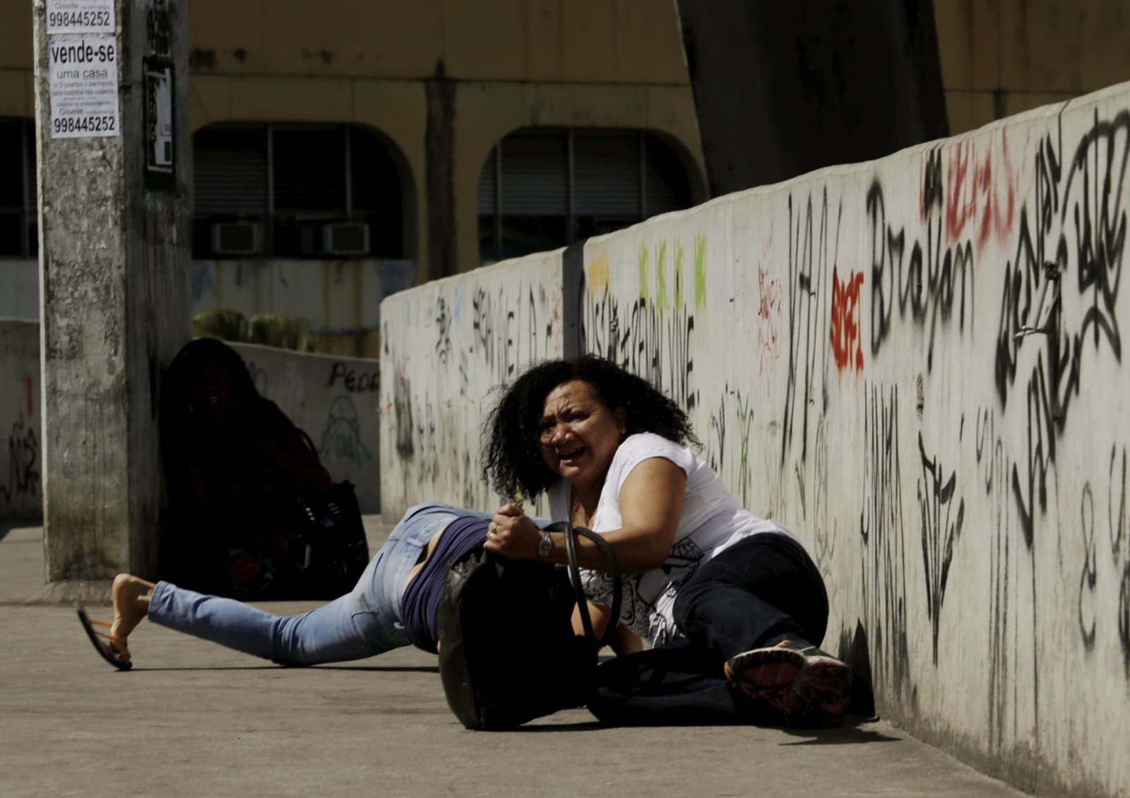 RIO, CAOS, "GUERRA" E VIOLÊNCIA - (FOTO): Ministro autoriza cerco do Exército à Rocinha